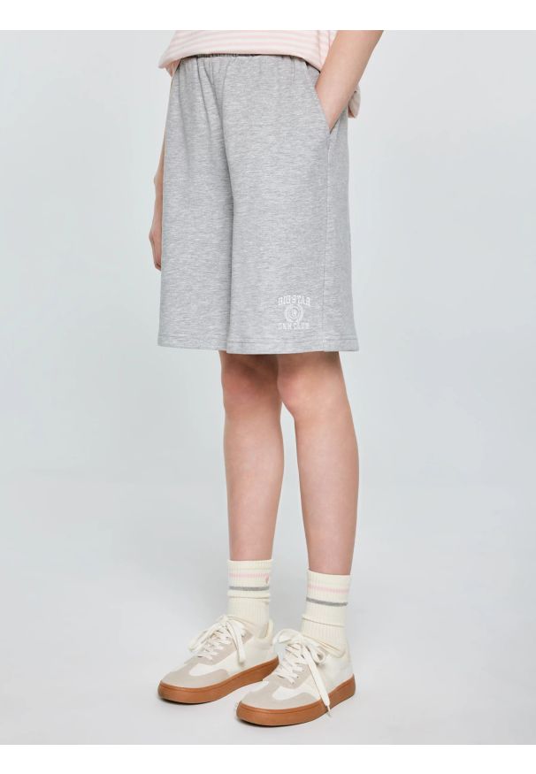 Big-Star - Szorty dziewczęce dresowe szare Anida 901. Okazja: na co dzień. Kolor: szary. Materiał: dresówka. Wzór: nadruk, kolorowy. Styl: klasyczny, casual