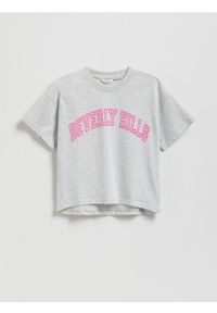 Reserved - Krótki t-shirt z nadrukiem - jasnoszary. Kolor: szary. Materiał: bawełna. Długość: krótkie. Wzór: nadruk