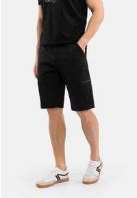 Volcano - Szorty, bojówki, Comfort Fit, P-THOR. Kolekcja: plus size. Kolor: czarny. Materiał: elastan, materiał. Wzór: aplikacja #1