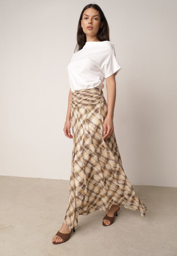 Born2be - Beżowo-Żółta Rozkloszowana Spódnica z Marszczonym Pasem w Talii w Stylu Preppy Jenniea. Okazja: do pracy, na co dzień, na spotkanie biznesowe. Kolor: beżowy. Materiał: dzianina, poliester. Styl: biznesowy, klasyczny, casual