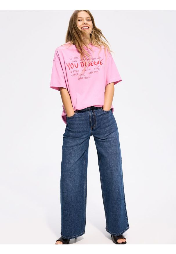Reserved - Bawełniany t-shirt z nadrukiem - pastelowy róż. Kolor: różowy. Materiał: bawełna. Wzór: nadruk
