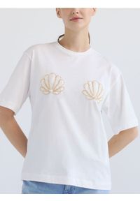 Reserved - T-shirt z ozdobną aplikacją - złamana biel. Materiał: bawełna. Wzór: aplikacja