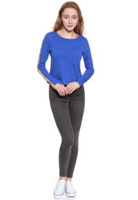 Wrangler - DAMSKI LONGSLEEVE WRANGLER B&Y LS CROP TEE NAUTICAL BLUE W722CF9V2 112130925. Długość rękawa: długi rękaw. Wzór: nadruk #4