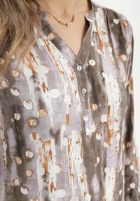 Born2be - Beżowo-Brązowa Wiskozowa Bluzka Koszula z Guzikami przy Dekolcie i Podwijanymi Rękawami Kodalia. Kolor: beżowy. Materiał: wiskoza #4