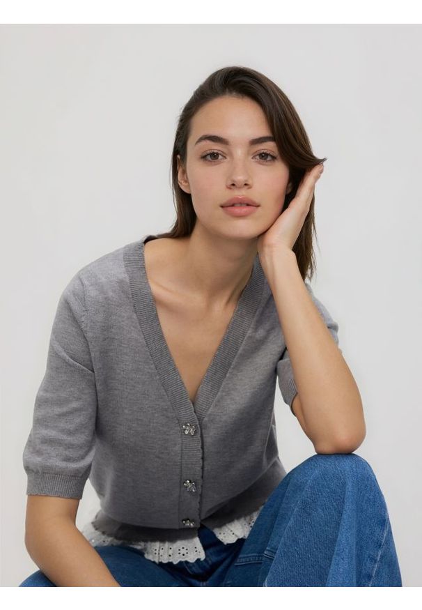 Reserved - Kardigan z ozdobnymi guzikami - szary. Kolor: szary. Materiał: dzianina, wiskoza