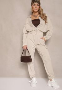 Renee - Jasnobeżowy Komplet Dresowy w Stylu Cargo Bluza i Spodnie Korirana. Kolor: beżowy. Materiał: dresówka. Wzór: aplikacja