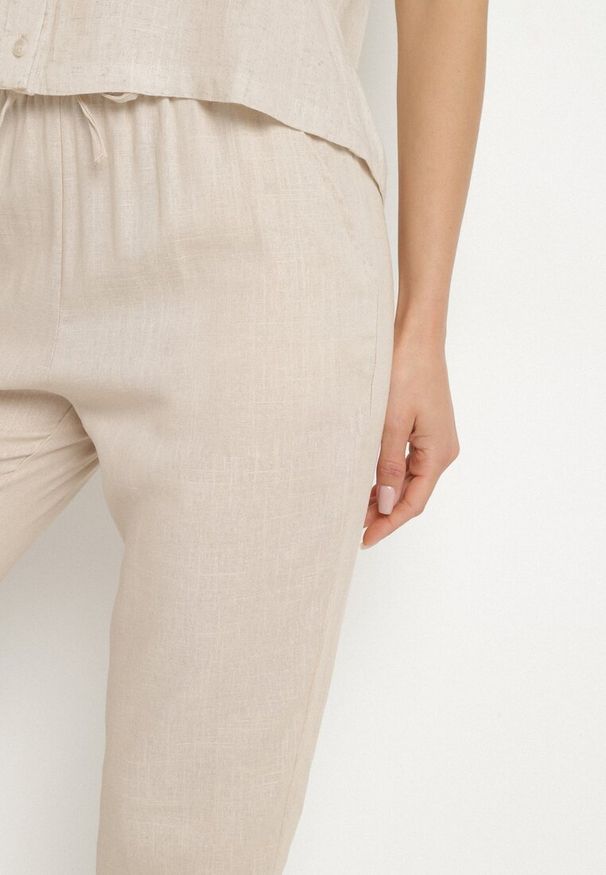 Born2be - Jasnobeżowe Spodnie z Lnem Ozdobione Sznurkiem Naterella. Okazja: na co dzień. Kolor: beżowy. Materiał: len. Wzór: aplikacja. Styl: boho, elegancki, casual