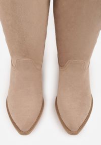 Renee - Ciemnobeżowe Kozaki Kowbojki na Stożku z Gładką Cholewką z Imitacji Zamszu Halille. Kolor: beżowy. Materiał: zamsz. Szerokość cholewki: normalna. Wzór: gładki. Obcas: na stożku. Styl: street, elegancki #5