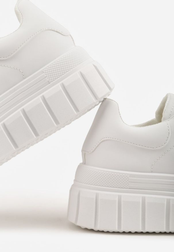 Born2be - Białe Sneakersy VICES na Grubej Tłoczonej Podeszwie z Perforacją Diomerine. Okazja: na co dzień. Kolor: biały. Materiał: dresówka, dzianina