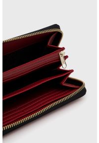 Armani Exchange portfel damski kolor czerwony. Kolor: czerwony. Materiał: materiał. Wzór: gładki #2
