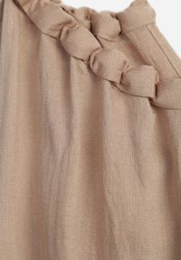 Born2be - Beżowa Wiskozowa Sukienka Bez Rękawów z Warkoczowym Splotem przy Dekolcie Shirineli. Okazja: na co dzień. Kolekcja: plus size. Kolor: beżowy. Materiał: wiskoza. Długość rękawa: bez rękawów. Wzór: ze splotem. Typ sukienki: proste, dla puszystych. Styl: boho, elegancki, klasyczny, casual #7