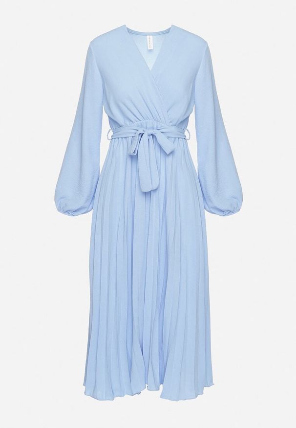 Born2be - Jasnoniebieska Sukienka Mesyre. Okazja: do pracy, na randkę. Typ kołnierza: dekolt w kształcie V. Kolor: niebieski. Materiał: materiał. Typ sukienki: kopertowe, plisowane. Długość: midi