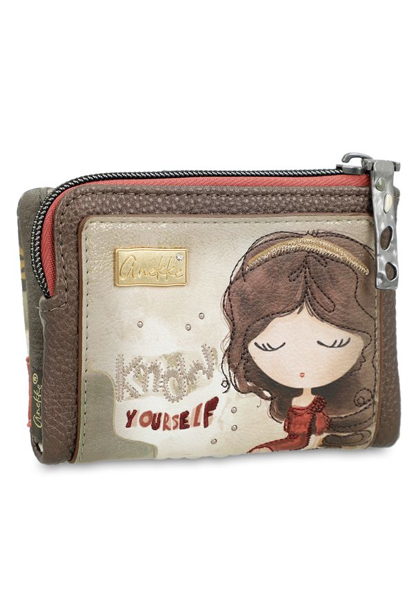 Brązowy Kompaktowy Damski Portfel Anekke Z Laleczką. Kolor: brązowy