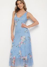 Born2be - Niebieska Siateczkowa Sukienka z Kwiatowym Motywem Milanessa. Okazja: na co dzień. Kolor: niebieski. Materiał: jeans. Wzór: kwiaty. Typ sukienki: proste. Styl: elegancki, casual #4