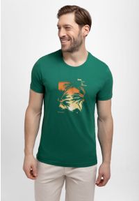 Volcano - Koszulka z letnim nadrukiem T-ROAM. Materiał: bawełna, włókno, jeans. Długość rękawa: krótki rękaw. Długość: krótkie. Wzór: nadruk. Sezon: lato. Styl: klasyczny, wakacyjny #1