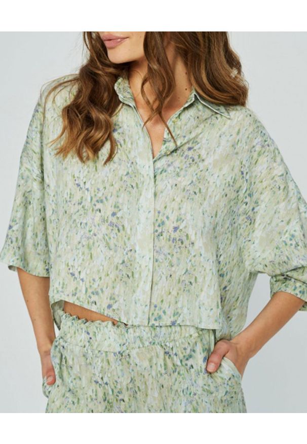 MARLU - Bluzka koszulowa z zielonym printem. Kolor: zielony. Materiał: bawełna, elastan. Długość: długie. Wzór: nadruk