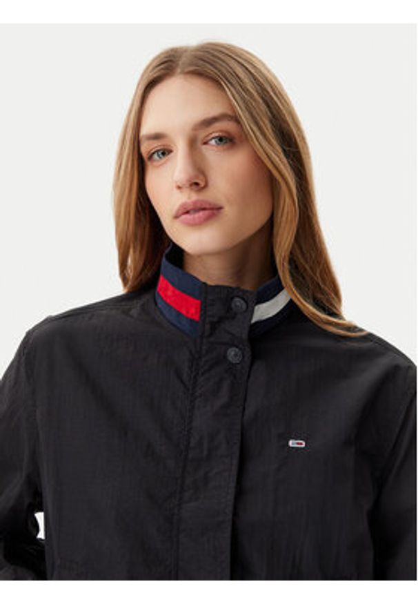 Tommy Jeans Kurtka przejściowa Essential DW0DW20439 Czarny Regular Fit. Kolor: czarny. Materiał: syntetyk