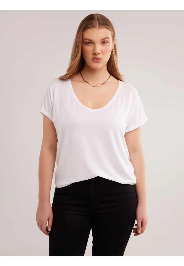 Big-Star - Koszulka damska o luźnym kroju biała Valeria 101. Typ kołnierza: dekolt w kształcie V. Kolor: biały. Materiał: wiskoza, jeans, materiał. Styl: sportowy