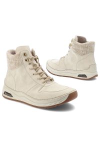 Botki damskie Rieker, antistress na grubej podeszwie ocieplane na suwak i za kostkę, beżowe, 44555-60. Okazja: na co dzień. Wysokość cholewki: za kostkę. Zapięcie: sznurówki. Kolor: beżowy. Materiał: dzianina, jeans. Szerokość cholewki: normalna. Styl: casual, sportowy #6