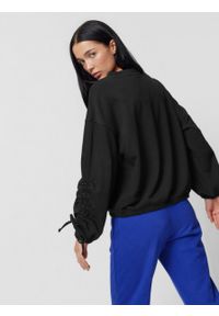 outhorn - Bluza oversize bez kaptura damska - czarna. Typ kołnierza: bez kaptura. Kolor: czarny. Materiał: materiał, bawełna, dresówka, dzianina, poliester. Wzór: gładki, ze splotem