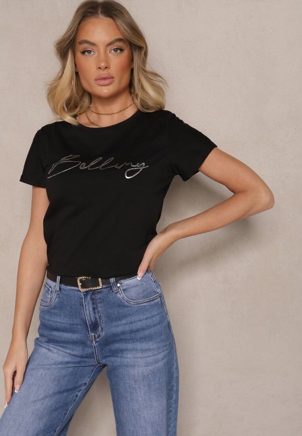 Renee - Czarny T-shirt z Bawełny z Napisem Zelreti. Okazja: na co dzień, na spacer. Kolor: czarny. Materiał: bawełna. Wzór: napisy. Styl: klasyczny, casual, elegancki