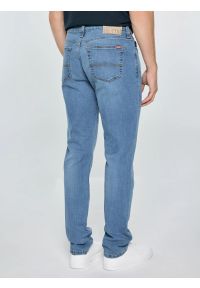 Big-Star - Jeansy męskie z przetarciami niebieskie Terry Carrot 133. Okazja: na co dzień. Stan: obniżony. Kolor: niebieski. Styl: casual #5