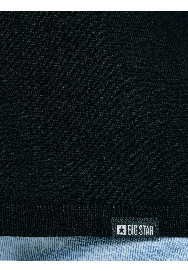 Big-Star - Sweter damski z wiskozy czarny Faustii 906. Okazja: na co dzień, na spacer. Typ kołnierza: dekolt w serek. Kolor: czarny. Materiał: wiskoza. Styl: casual, elegancki, klasyczny