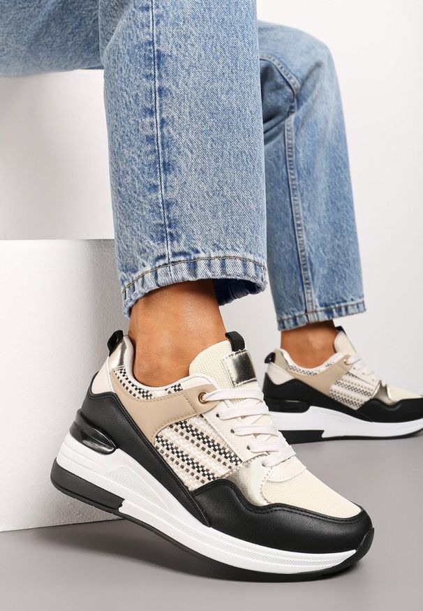 Born2be - Beżowo-Czarne Sznurowane Sneakersy na Niskim Koturnie Xanthema. Okazja: do pracy. Nosek buta: okrągły. Zapięcie: sznurówki. Kolor: beżowy. Materiał: denim, materiał. Obcas: na koturnie. Wysokość obcasa: niski