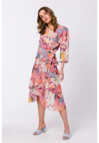 Sukienki.shop - Zwiewna sukienka szyfonowa kopertowa z wiązaniem pastelowa. Okazja: na randkę. Materiał: szyfon. Typ sukienki: kopertowe. Styl: wizytowy #1