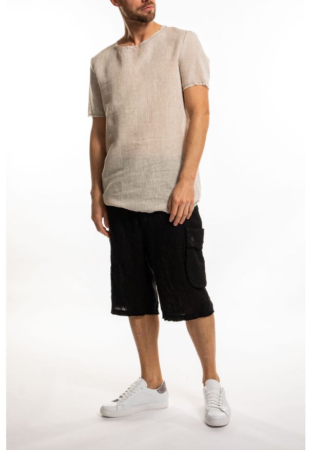 Takeshy Kurosawa T-shirt "Lino" | 83333 | Lino | Mężczyzna | Beżowy. Okazja: na co dzień. Kolor: beżowy. Materiał: bawełna, len, poliester. Wzór: aplikacja. Styl: casual