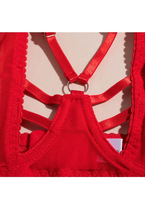 Intica - Komplet bielizny trzyczęściowy z delikatnymi detalami Hotske. Kolor: czarny. Materiał: tkanina, koronka. Wzór: koronka