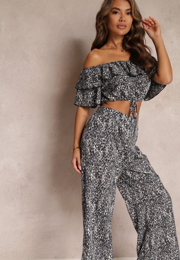 Renee - Czarny 2-częściowy Komplet z Szerokimi Spodniami i Topem z Falbanką Ariettneh. Kolor: czarny. Wzór: kropki