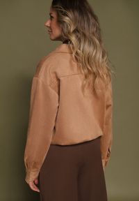 Born2be - Beżowa Kurtka Przejściowa Bomberka z Imitacji Zamszu z Kołnierzykiem Ervila. Okazja: na co dzień. Kolor: beżowy. Materiał: zamsz. Długość: krótkie. Sezon: jesień. Styl: casual #5