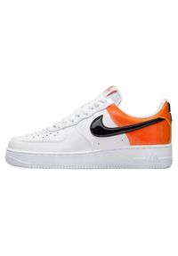Buty do chodzenia damskie Nike Air Force 1 07 Ess W. Zapięcie: sznurówki. Kolor: żółty, pomarańczowy, wielokolorowy. Materiał: guma, skóra, tkanina. Szerokość cholewki: normalna. Model: Nike Air Force. Sport: turystyka piesza