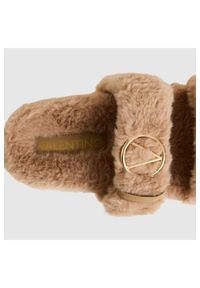 Valentino by Mario Valentino - VALENTINO Beżowe klapki damskie z syntetycznego futerka, Rozmiar 40. Kolor: beżowy. Materiał: syntetyk, futro #3