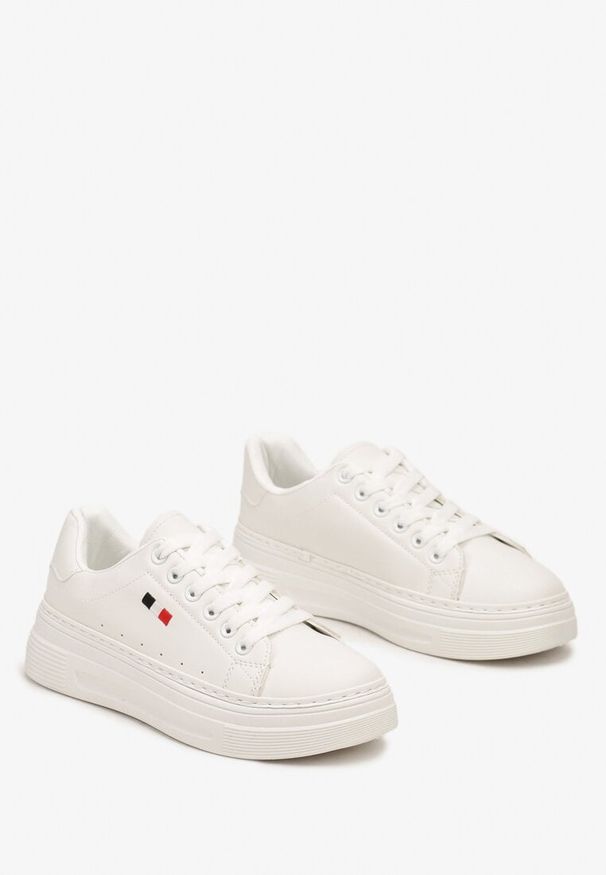 Born2be - Białe Casualowe Sneakersy na Grubej Podeszwie z Metalicznymi Wstawkami Vailia. Okazja: na co dzień. Kolor: biały