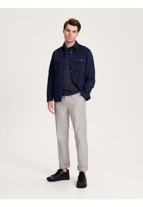 Reserved - Spodnie chino regular - jasnoszary. Kolor: szary. Materiał: tkanina, bawełna. Wzór: gładki