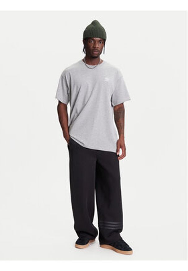 Adidas - adidas T-Shirt Trefoil Essentials JY6270 Szary Oversize. Kolor: szary. Materiał: bawełna