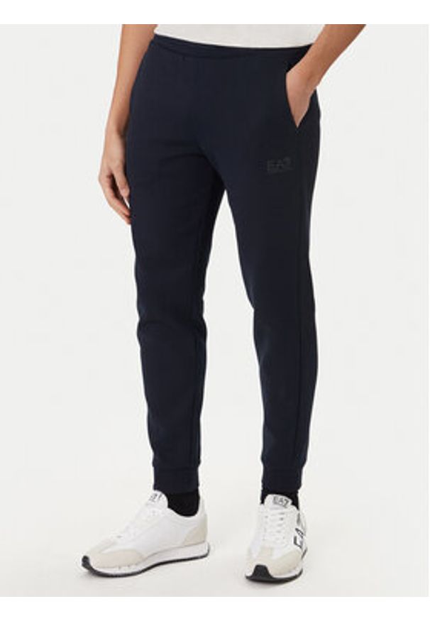 EA7 Emporio Armani Dres 7M001602 AF20845 UB102 Granatowy Regular Fit. Kolor: niebieski. Materiał: bawełna