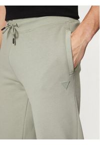 Guess Spodnie dresowe Z2YB22 K9V31 Zielony Regular Fit. Kolor: zielony. Materiał: bawełna #3