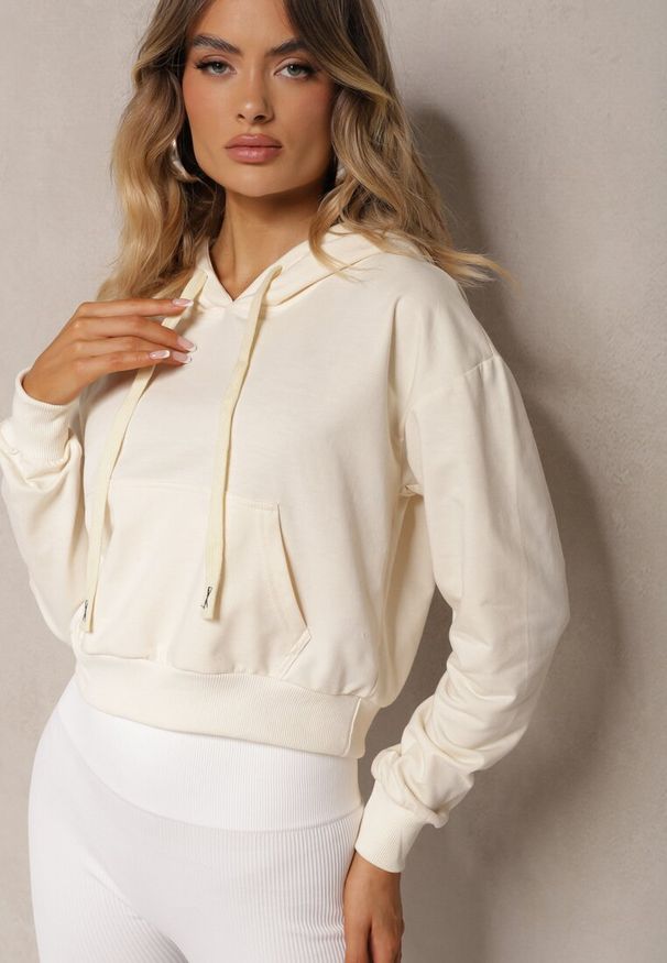 Renee - Jasnobeżowa Bluza z Kapturem i Bawełną Ozdobiona Ściągaczami Evianae. Okazja: na spacer, na co dzień. Typ kołnierza: kaptur. Kolor: beżowy. Materiał: bawełna. Długość rękawa: długi rękaw. Długość: długie. Wzór: aplikacja. Styl: casual