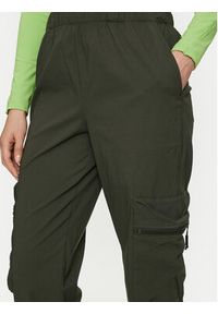 Rains Spodnie materiałowe Tomar Pants Regular 19300 Zielony Regular Fit. Kolor: zielony. Materiał: syntetyk #7