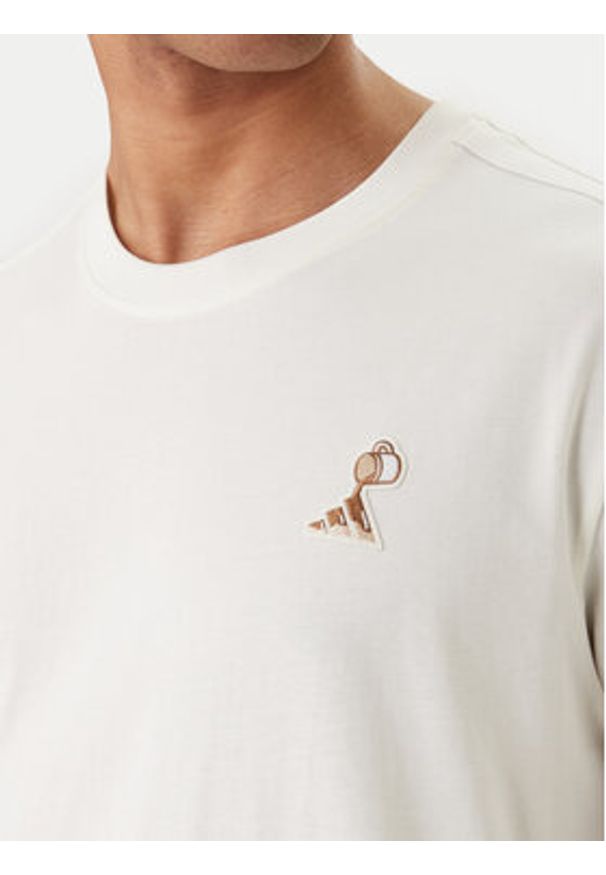Adidas - adidas T-Shirt Lux Coffee Cafe Pour Graphic KB4845 Biały Loose Fit. Kolor: biały. Materiał: bawełna