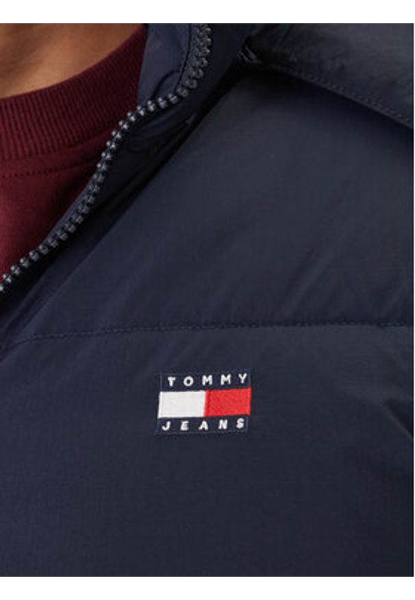 Tommy Jeans Kurtka zimowa DM0DM22730 Granatowy Regular Fit. Kolor: niebieski. Materiał: syntetyk. Sezon: zima