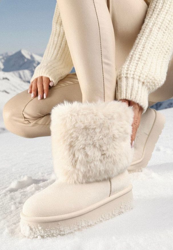 Born2be - Beżowe Krótkie Śniegowce na Platformie z Futerkiem Naontia. Okazja: na co dzień. Kolor: beżowy. Materiał: futro. Sezon: zima. Obcas: na platformie. Styl: casual