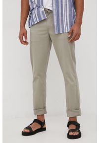 Wrangler spodnie męskie kolor beżowy dopasowane. Kolor: beżowy. Materiał: tkanina