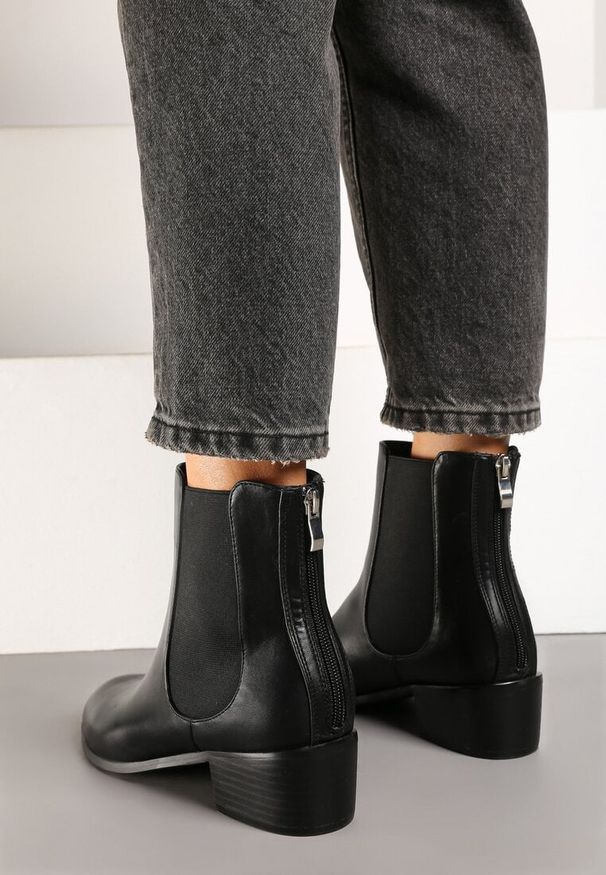 Born2be - Czarne Botki na Obcasie w Stylu Sztybletów z Elastyczną Gumką Aetaris. Okazja: na spotkanie biznesowe, na co dzień. Kolor: czarny. Materiał: jeans. Obcas: na obcasie. Styl: biznesowy, elegancki, casual. Wysokość obcasa: średni