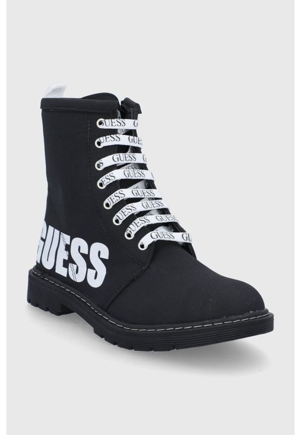 Guess Buty dziecięce kolor czarny. Nosek buta: okrągły. Zapięcie: sznurówki. Kolor: czarny
