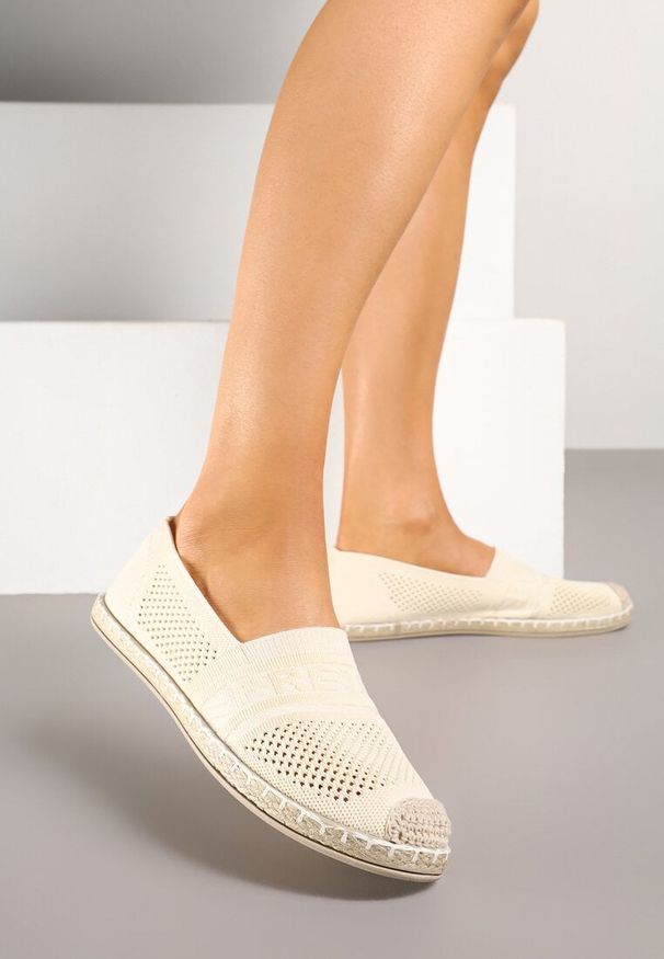 Renee - Beżowe Płaskie Espadryle z Ozdobną Perforacją Weorlisa. Kolor: beżowy. Sezon: lato. Styl: elegancki