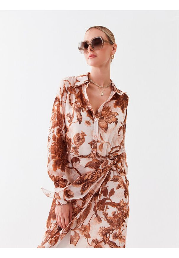 Guess Sukienka koszulowa W3RK18 WDW52 Beżowy Regular Fit. Kolor: beżowy. Materiał: syntetyk. Typ sukienki: koszulowe